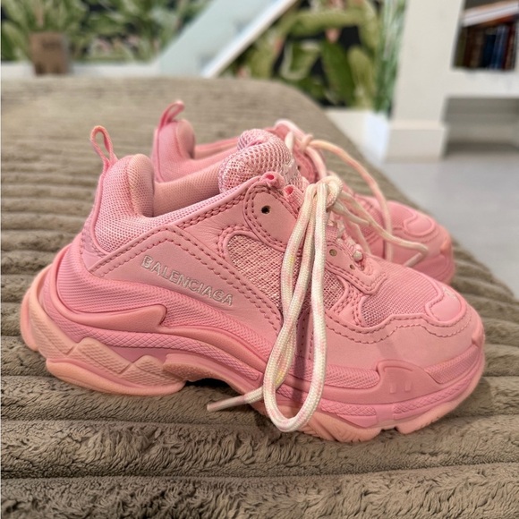 Balenciaga Other - Balenciaga Triple S Kids Sneakers – Pink
Size: EU 27 / US 10
